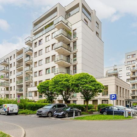 City Apartment With Parking Near Metro Mlociny By Noclegi Renters Варшава Екстер'єр фото